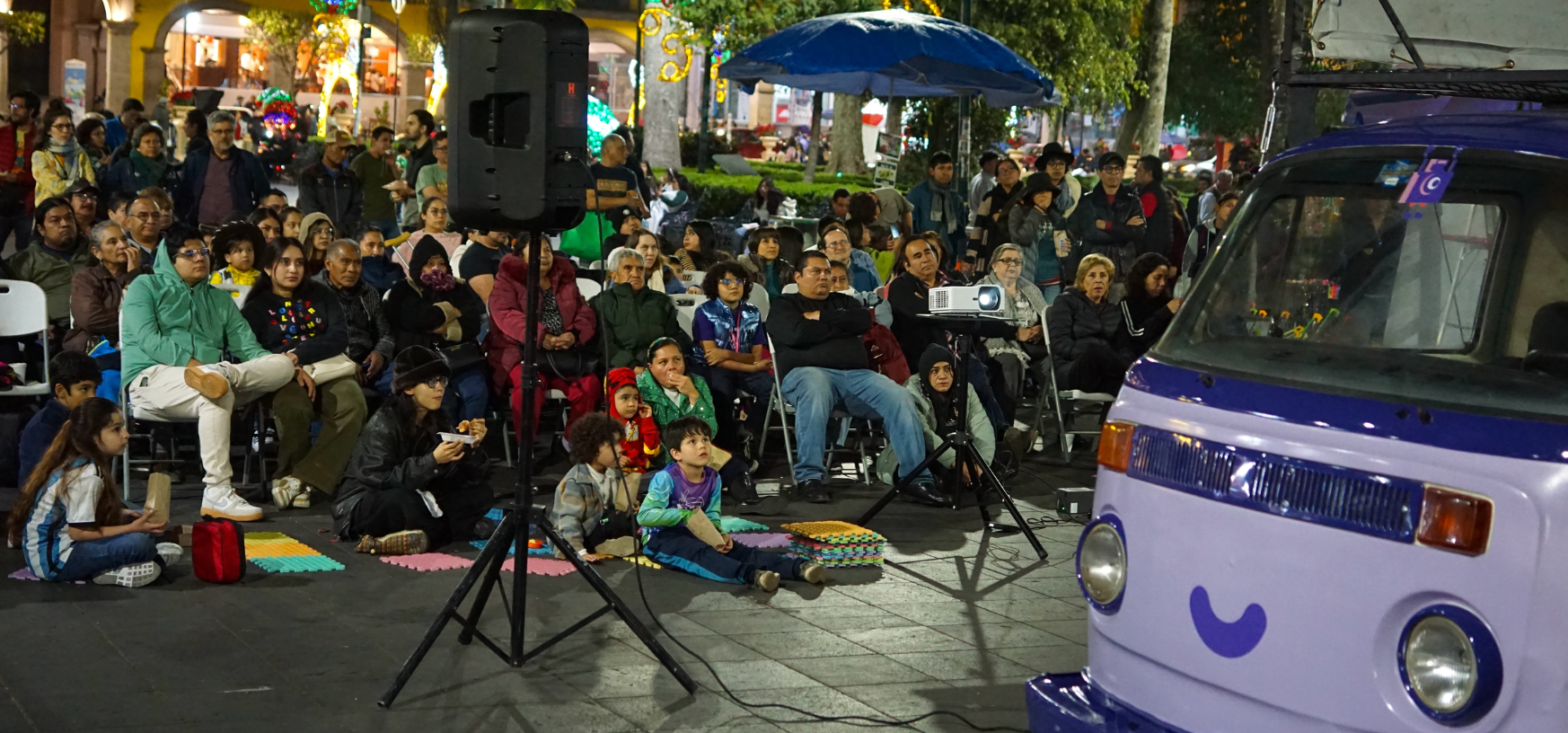 Combiscopio Comunitario: películas… ¡desde el techo de una combi!