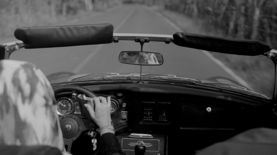 ‘El inicio’, de Ricardo Braojos: tres solitarios entre la playa y las dunas